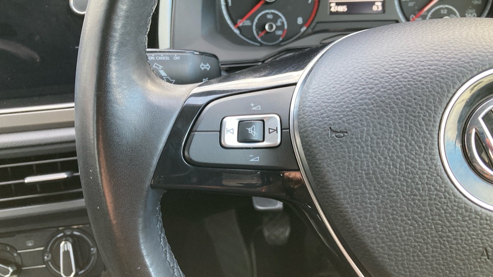 Volkswagen Polo 1.0 TSI 95 SE 5dr Petrol Hatchback - Image 32