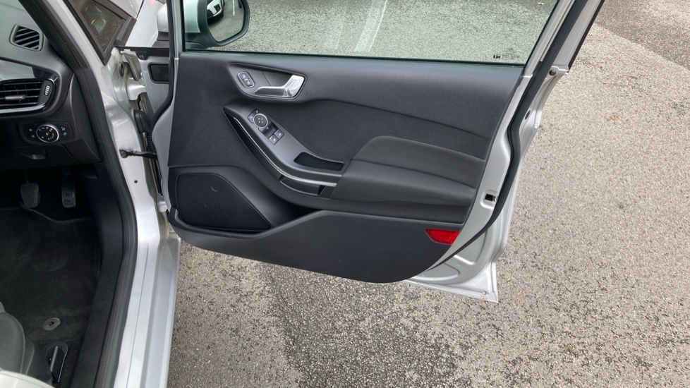 Ford Fiesta 1.0 EcoBoost Zetec 5dr Petrol Hatchback - Image 32