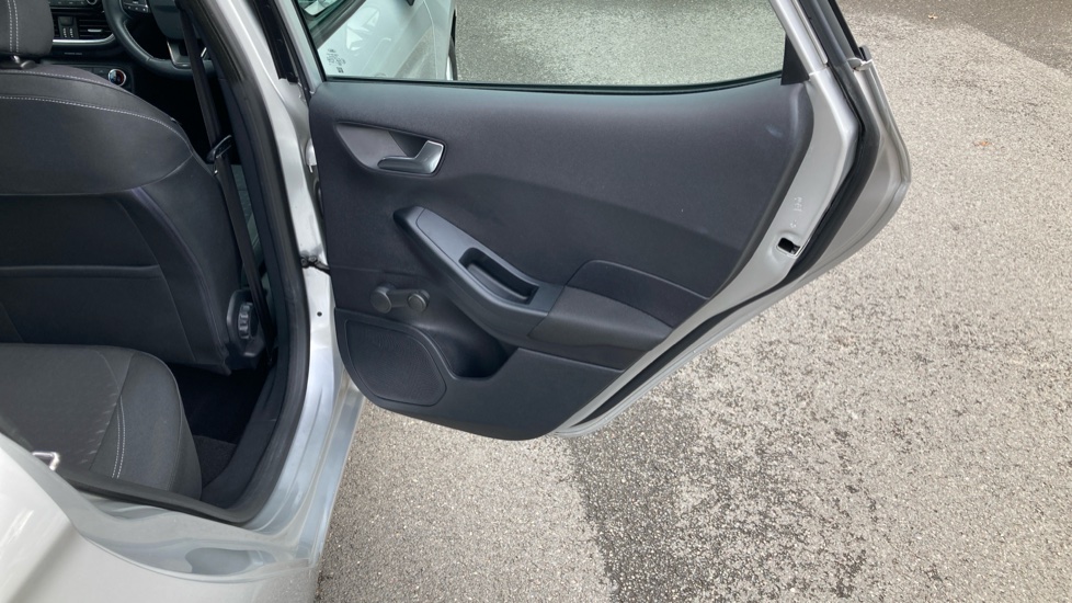 Ford Fiesta 1.0 EcoBoost Zetec 5dr Petrol Hatchback - Image 35