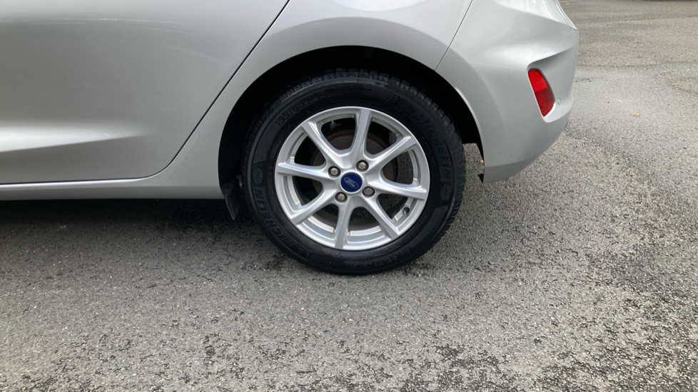 Ford Fiesta 1.0 EcoBoost Zetec 5dr Petrol Hatchback - Image 45