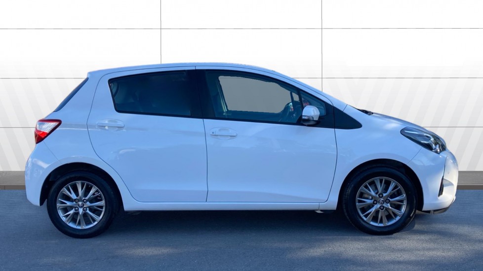 Toyota Yaris 1.5 VVT-i Icon Tech 5dr Petrol Hatchback - Image 5