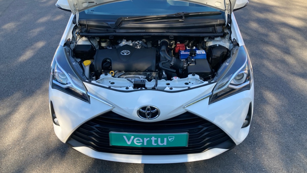 Toyota Yaris 1.5 VVT-i Icon Tech 5dr Petrol Hatchback - Image 8
