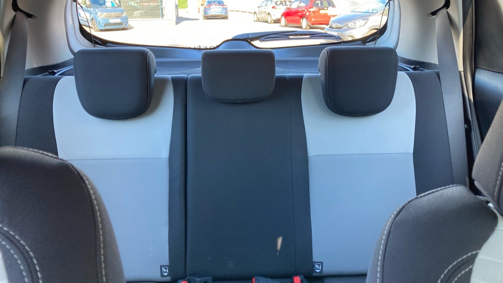 Toyota Yaris 1.5 VVT-i Icon Tech 5dr Petrol Hatchback - Image 15