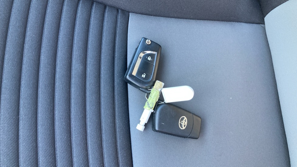 Toyota Yaris 1.5 VVT-i Icon Tech 5dr Petrol Hatchback - Image 20