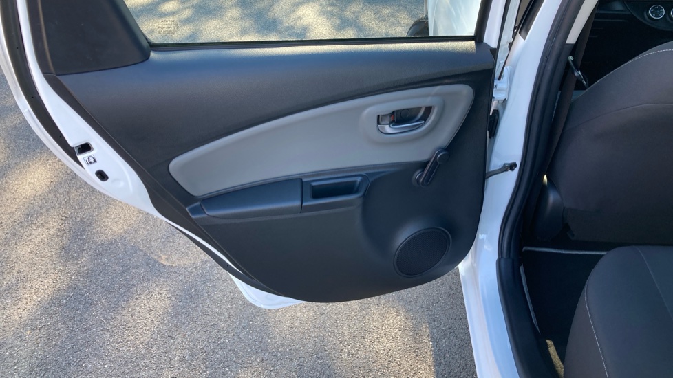 Toyota Yaris 1.5 VVT-i Icon Tech 5dr Petrol Hatchback - Image 26