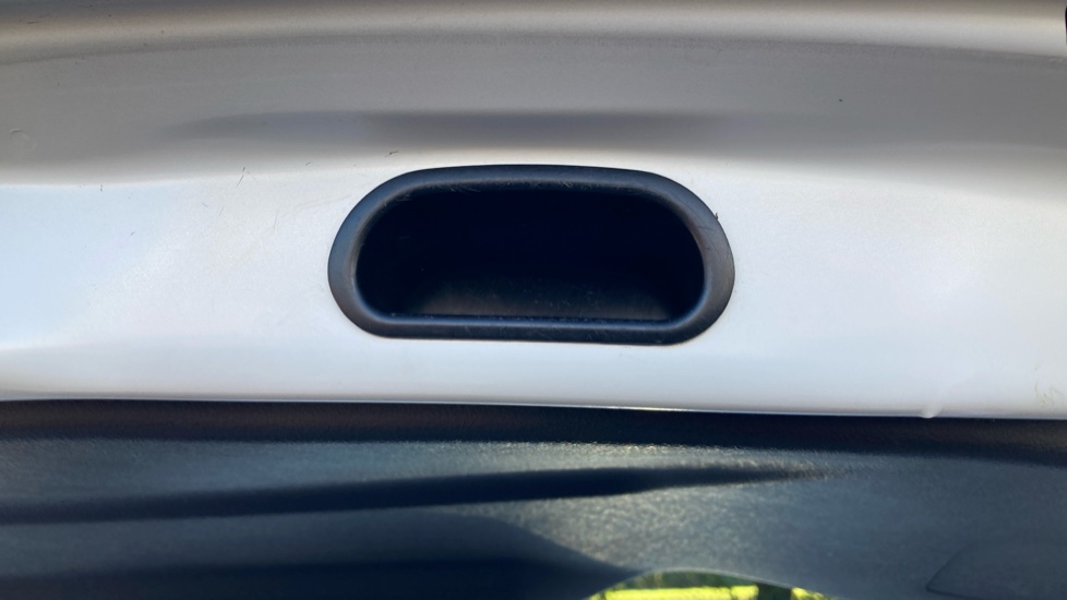 Toyota Yaris 1.5 VVT-i Icon Tech 5dr Petrol Hatchback - Image 29