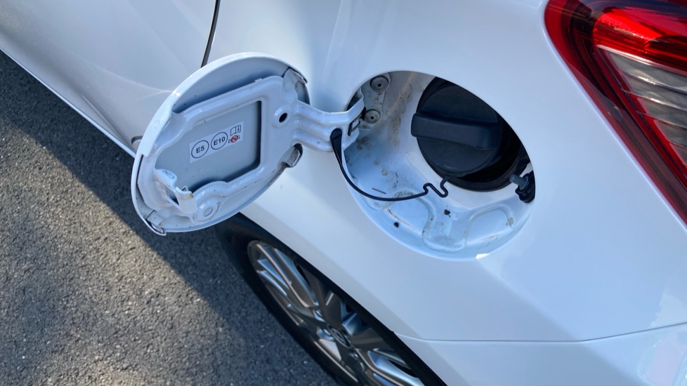 Toyota Yaris 1.5 VVT-i Icon Tech 5dr Petrol Hatchback - Image 32