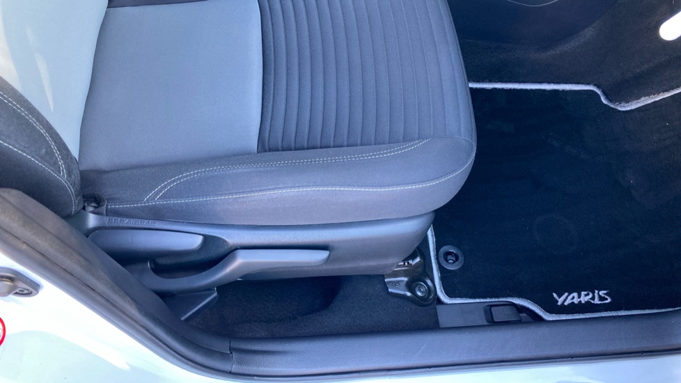 Toyota Yaris 1.5 VVT-i Icon Tech 5dr Petrol Hatchback - Image 36