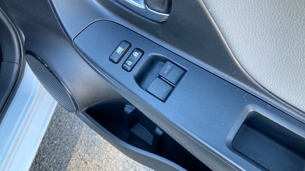 Toyota Yaris 1.5 VVT-i Icon Tech 5dr Petrol Hatchback - Image 38