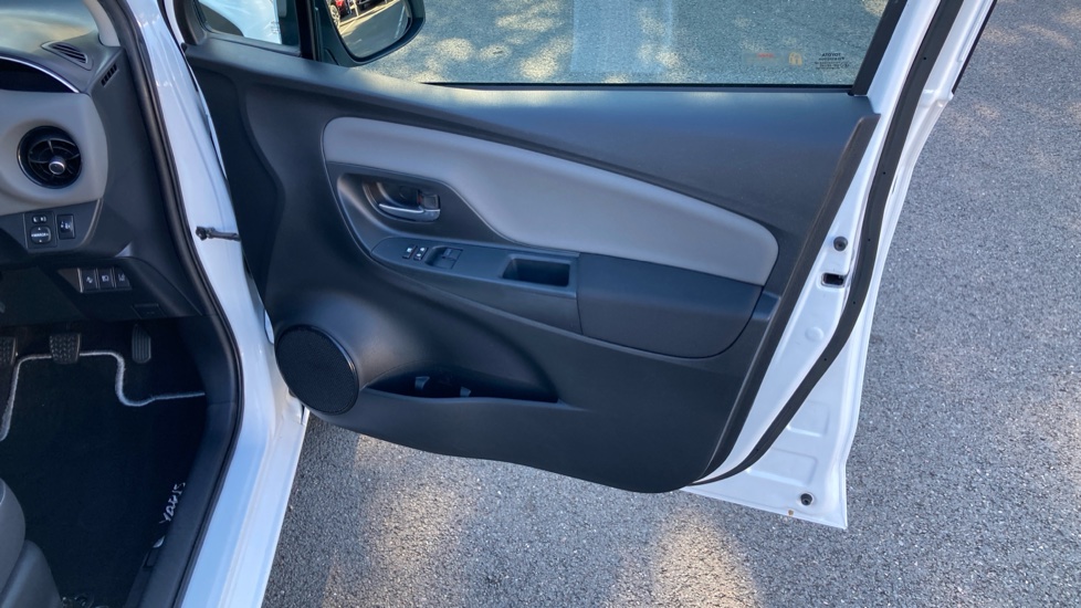 Toyota Yaris 1.5 VVT-i Icon Tech 5dr Petrol Hatchback - Image 39