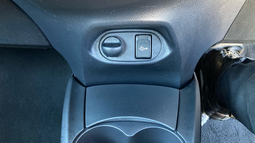 Toyota Yaris 1.5 VVT-i Icon Tech 5dr Petrol Hatchback - Image 45