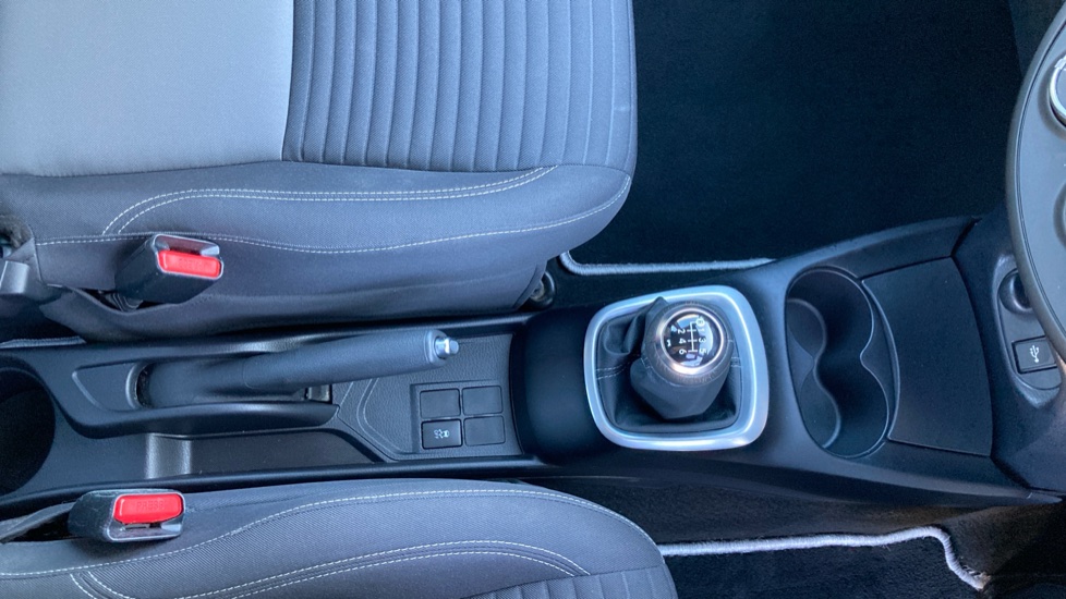Toyota Yaris 1.5 VVT-i Icon Tech 5dr Petrol Hatchback - Image 48