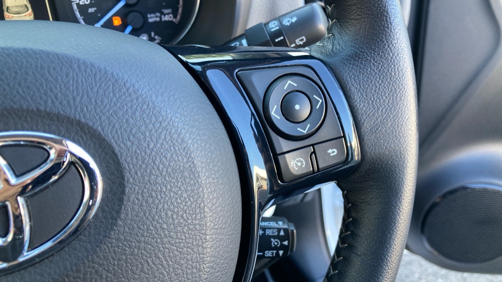 Toyota Yaris 1.5 VVT-i Icon Tech 5dr Petrol Hatchback - Image 53