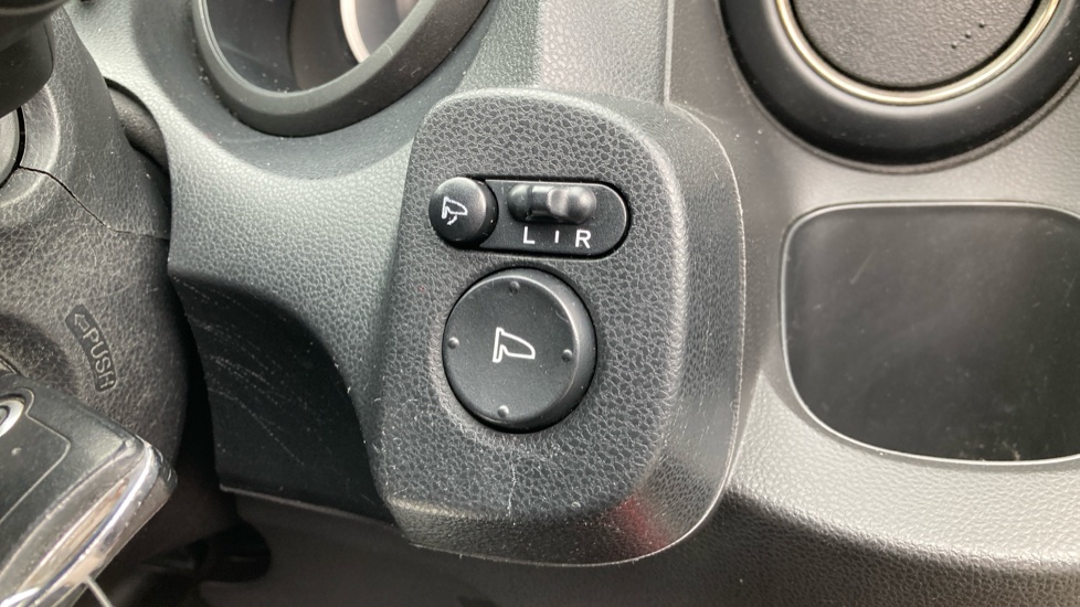 Honda Jazz 1.4 i-VTEC ES Plus 5dr Petrol Hatchback - Image 59