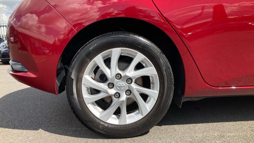 Toyota Auris 1.8 Hybrid Icon Tech TSS 5dr CVT Hybrid Hatchback - Image 7