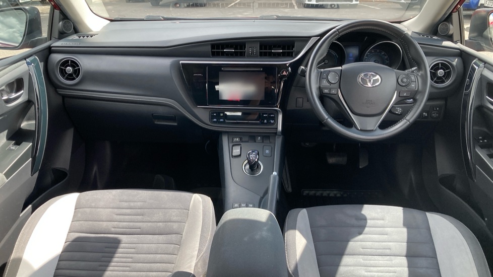 Toyota Auris 1.8 Hybrid Icon Tech TSS 5dr CVT Hybrid Hatchback - Image 10