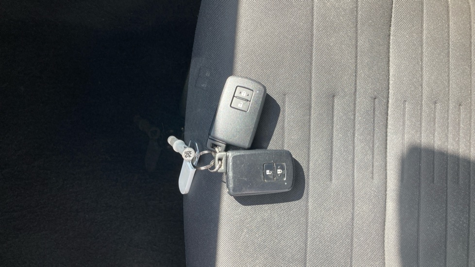Toyota Auris 1.8 Hybrid Icon Tech TSS 5dr CVT Hybrid Hatchback - Image 20