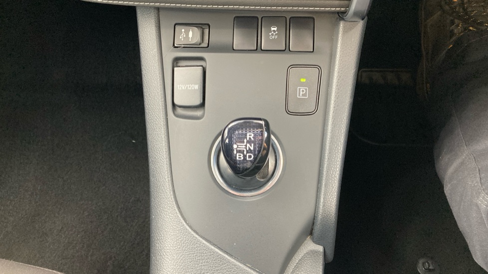 Toyota Auris 1.8 Hybrid Icon Tech TSS 5dr CVT Hybrid Hatchback - Image 25
