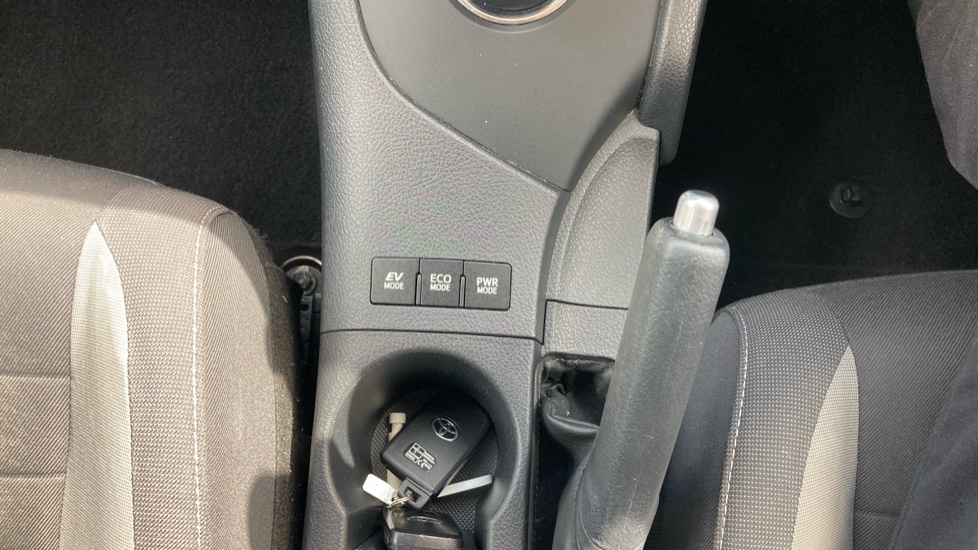 Toyota Auris 1.8 Hybrid Icon Tech TSS 5dr CVT Hybrid Hatchback - Image 26