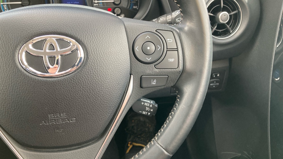 Toyota Auris 1.8 Hybrid Icon Tech TSS 5dr CVT Hybrid Hatchback - Image 30