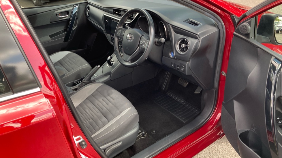 Toyota Auris 1.8 Hybrid Icon Tech TSS 5dr CVT Hybrid Hatchback - Image 35