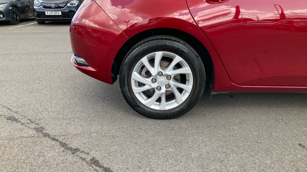 Toyota Auris 1.8 Hybrid Icon Tech TSS 5dr CVT Hybrid Hatchback - Image 47