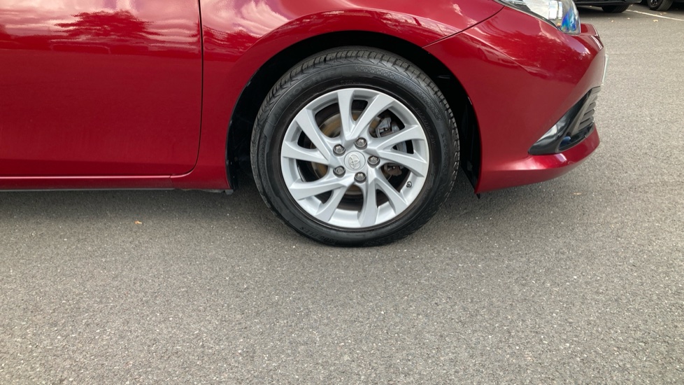 Toyota Auris 1.8 Hybrid Icon Tech TSS 5dr CVT Hybrid Hatchback - Image 48