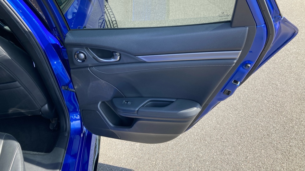 Honda Civic 1.5 VTEC Turbo Prestige 5dr CVT Petrol Hatchback - Image 36