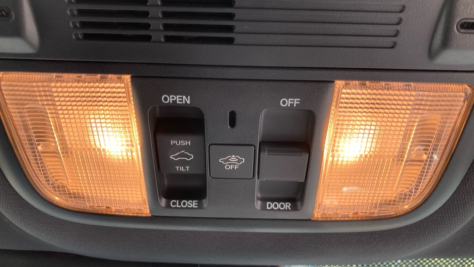 Honda Civic 1.5 VTEC Turbo Prestige 5dr CVT Petrol Hatchback - Image 61