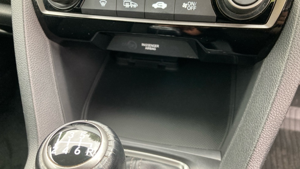 Honda Civic 1.0 VTEC Turbo SR 5dr Petrol Hatchback - Image 36