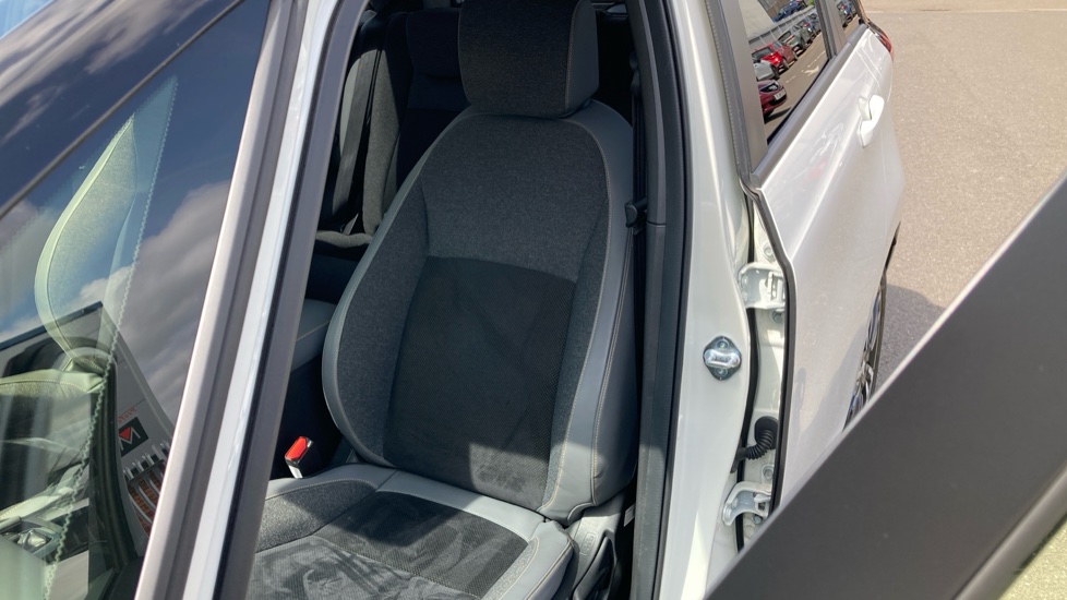 Honda Jazz 1.5 i-MMD Hybrid Advance Sport 5dr eCVT Hybrid Hatchback - Image 17