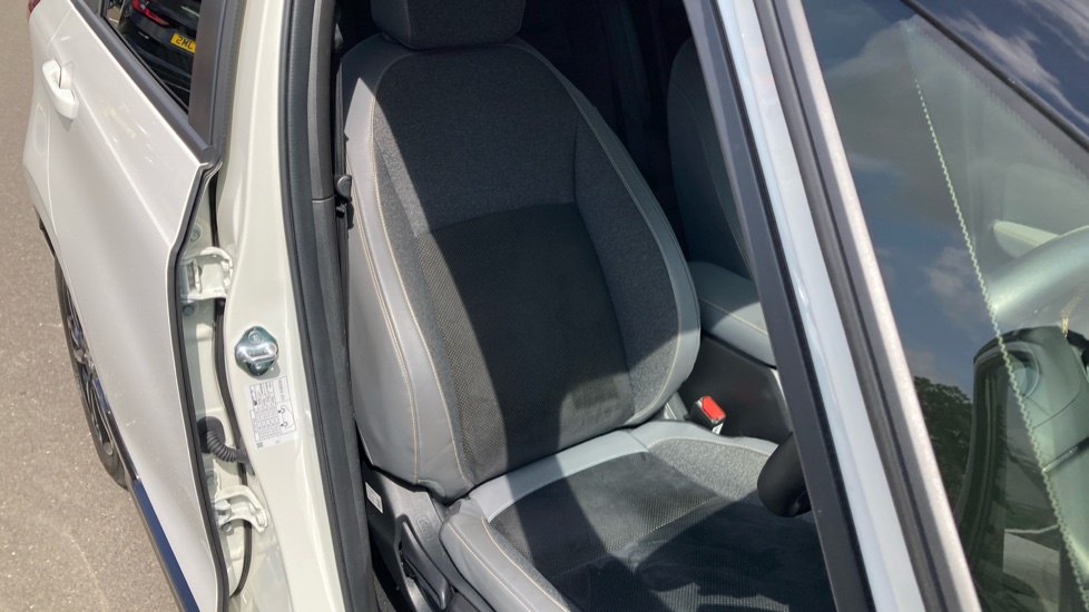 Honda Jazz 1.5 i-MMD Hybrid Advance Sport 5dr eCVT Hybrid Hatchback - Image 33