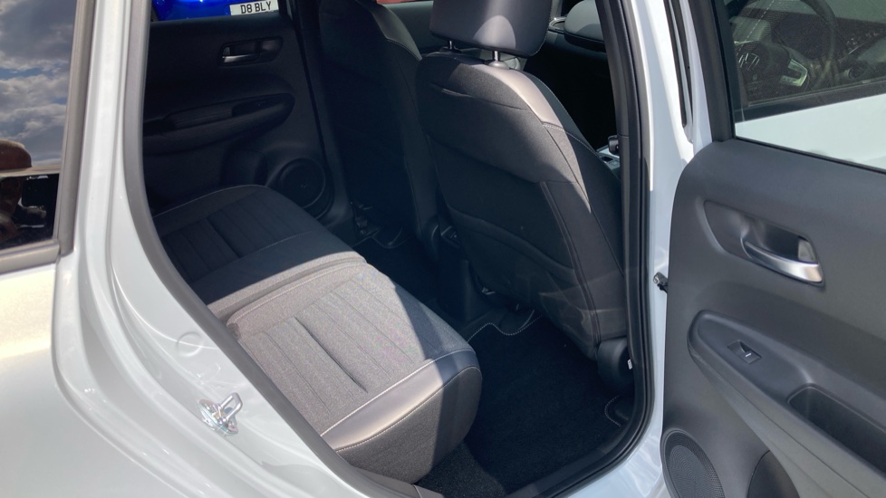 Honda Jazz 1.5 i-MMD Hybrid Crosstar Advance 5dr eCVT Hybrid Hatchback - Image 32