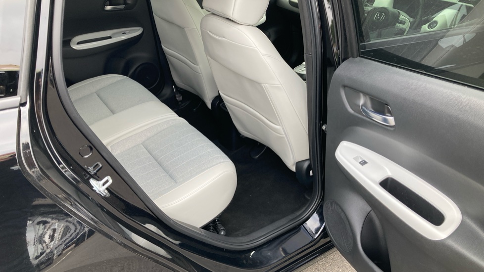 Honda Jazz 1.5 i-MMD Hybrid EX 5dr eCVT Hybrid Hatchback - Image 32
