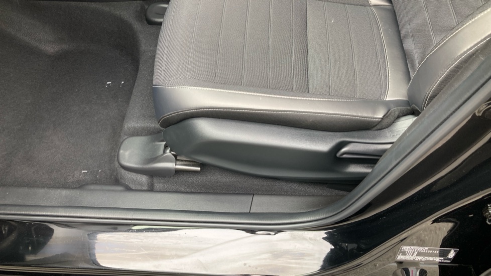 Honda Jazz 1.5 i-MMD Hybrid Crosstar Advance 5dr eCVT Hybrid Hatchback - Image 16