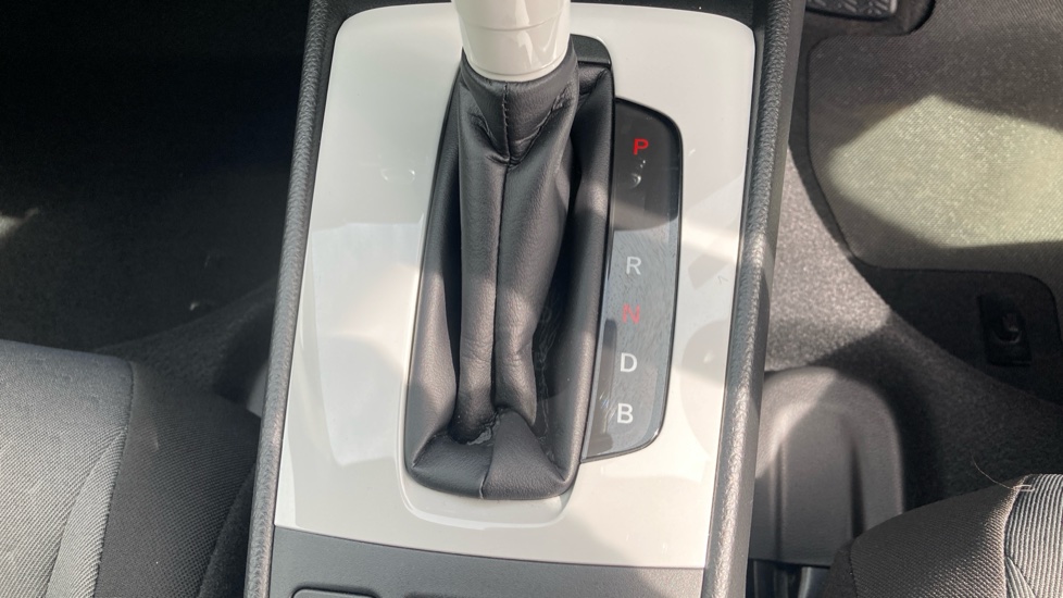 Honda Jazz 1.5 i-MMD Hybrid Elegance 5dr eCVT Hybrid Hatchback - Image 22