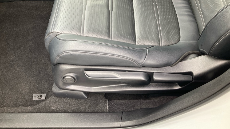 Honda CR-V 2.0 i-MMD Hybrid SR  2WD 5dr eCVT Hybrid Estate - Image 14