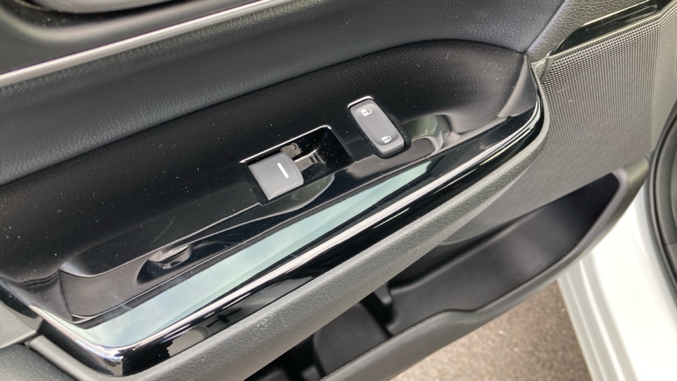 Honda CR-V 2.0 i-MMD Hybrid SR  2WD 5dr eCVT Hybrid Estate - Image 18