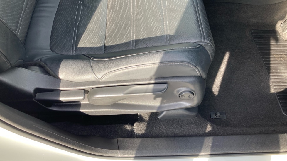 Honda CR-V 2.0 i-MMD Hybrid SR  2WD 5dr eCVT Hybrid Estate - Image 34