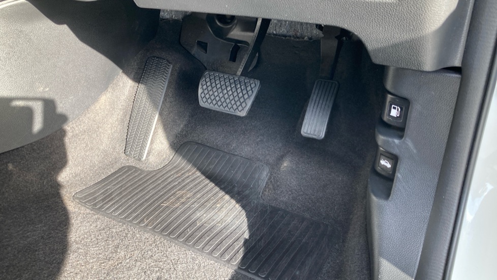 Honda CR-V 2.0 i-MMD Hybrid SR  2WD 5dr eCVT Hybrid Estate - Image 36
