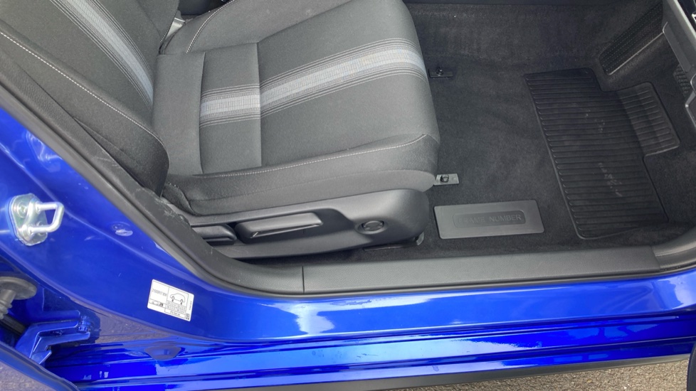 Honda Civic 2.0 eHEV Elegance 5dr CVT Hybrid Hatchback - Image 30