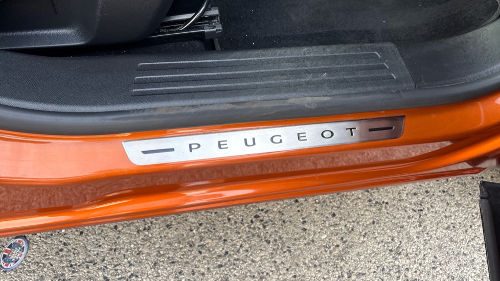 Peugeot 2008 1.2 PureTech 130 GT 5dr Petrol Estate - Image 32