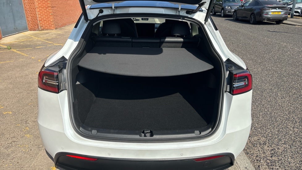 Tesla Model Y Long Range AWD 5dr Auto Electric Hatchback - Image 4