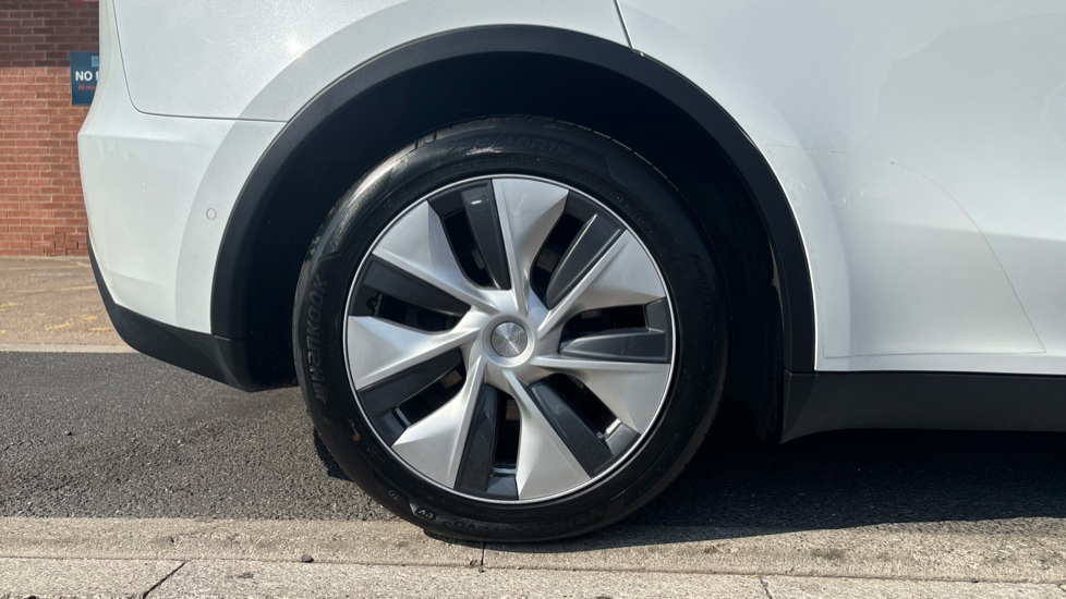 Tesla Model Y Long Range AWD 5dr Auto Electric Hatchback - Image 7