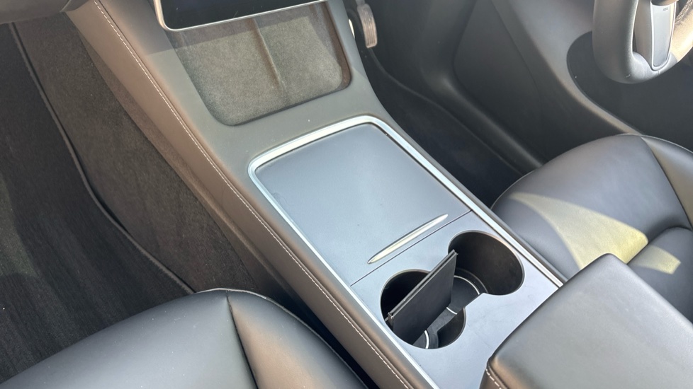 Tesla Model Y Long Range AWD 5dr Auto Electric Hatchback - Image 13