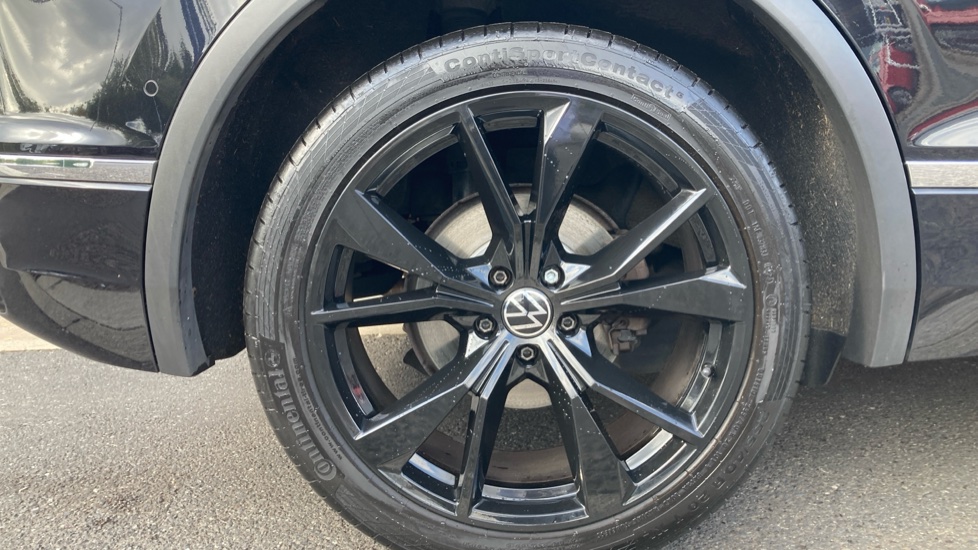 Volkswagen Tiguan 2.0 TDI 4Motion R-Line 5dr DSG Diesel Estate - Image 7