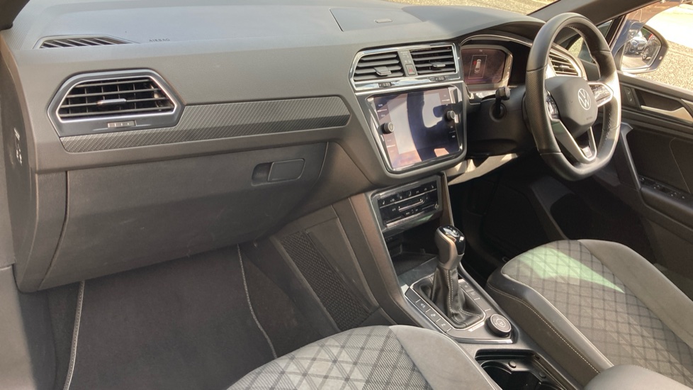 Volkswagen Tiguan 2.0 TDI 4Motion R-Line 5dr DSG Diesel Estate - Image 9