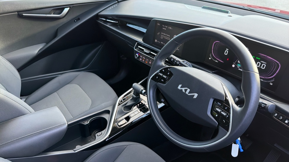 Kia Niro 1.6 GDi PHEV 2 5dr DCT Estate - Image 11