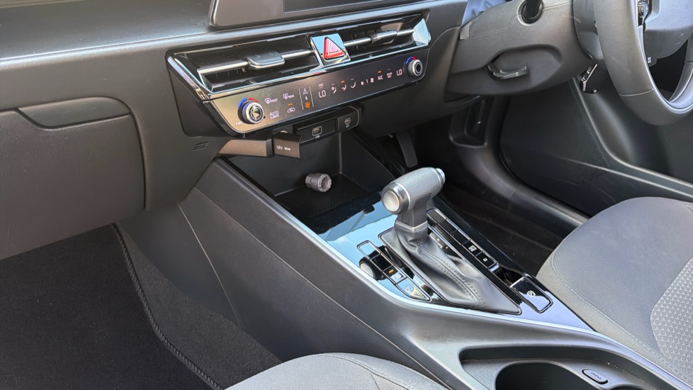 Kia Niro 1.6 GDi PHEV 2 5dr DCT Estate - Image 13