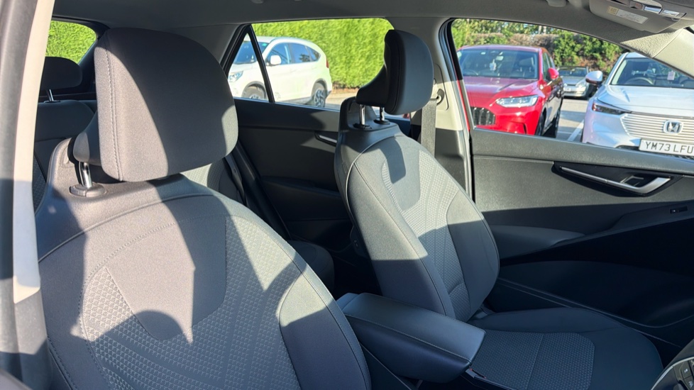 Kia Niro 1.6 GDi PHEV 2 5dr DCT Estate - Image 37
